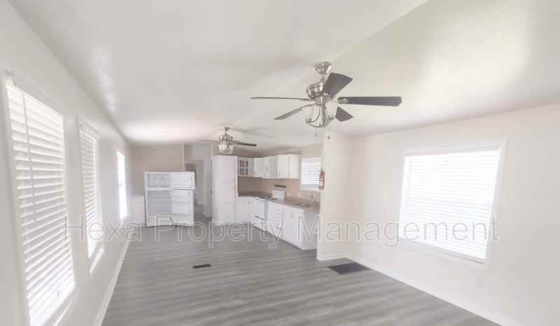 2511 Farm To Marketrd N - Photo 2 of 23