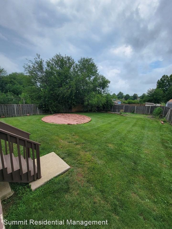 18500 E Arrowhead Ln - Photo 2 of 12