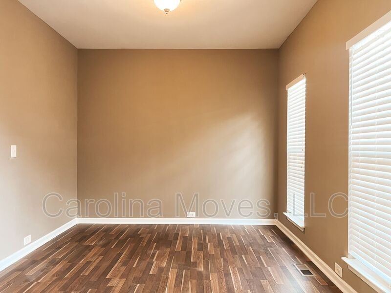 223 Highgate Cir - Photo 5 of 27