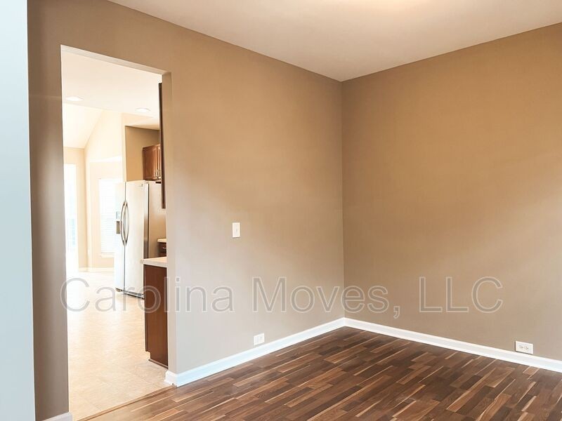 223 Highgate Cir - Photo 6 of 27