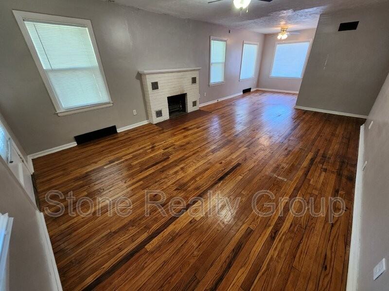 3112 Harrison Ave - Photo 2 of 9