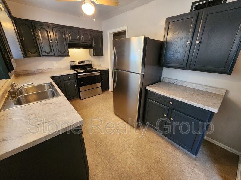 3112 Harrison Ave - Photo 3 of 9