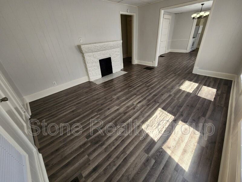 704 S 18th St - Photo 2 of 10