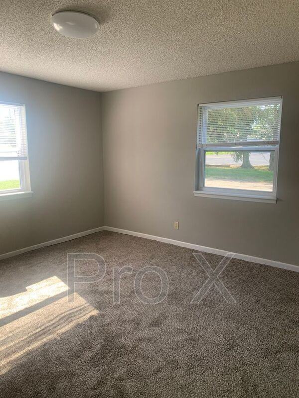 2037 S River St - Photo 2 of 12