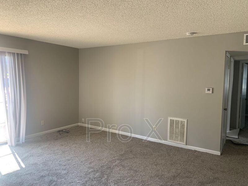 2037 S River St - Photo 3 of 12