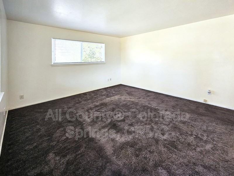1129 Cree Dr #C - Photo 3 of 15
