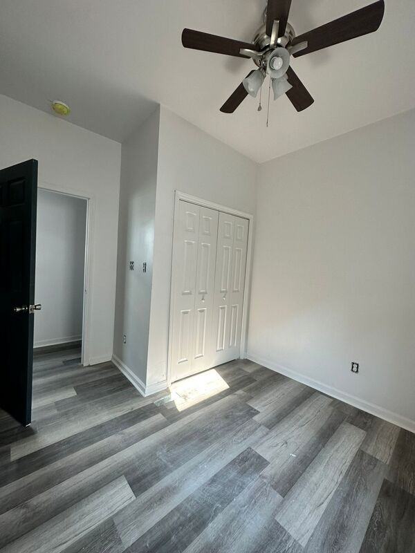 1404 Maple St - Photo 3 of 9