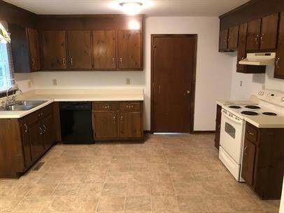 6912 Deer Run Lane - Photo 3 of 17