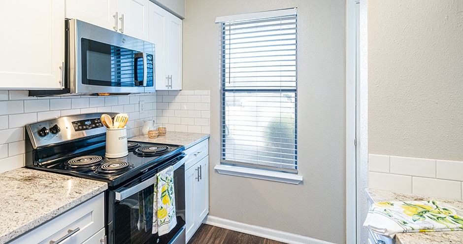 Captain's Landing Apartments - Photo 7 of 42