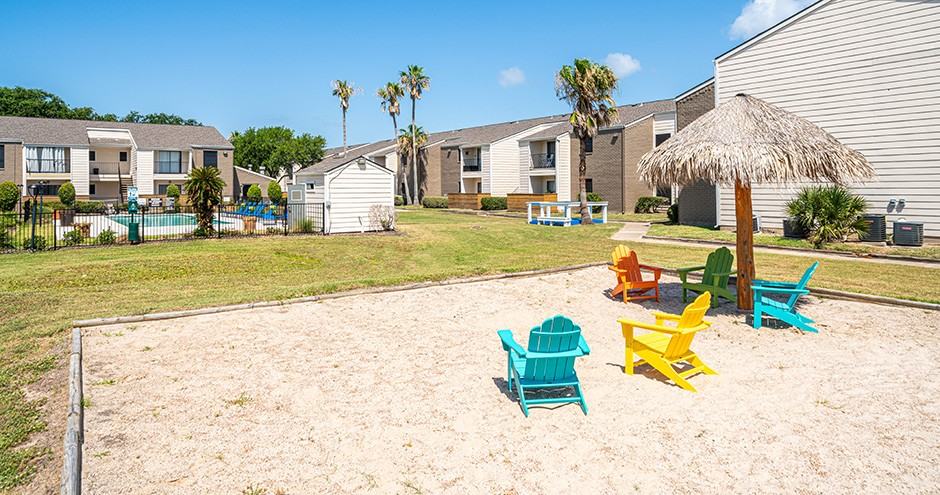 Captain's Landing Apartments - Photo 5 of 42