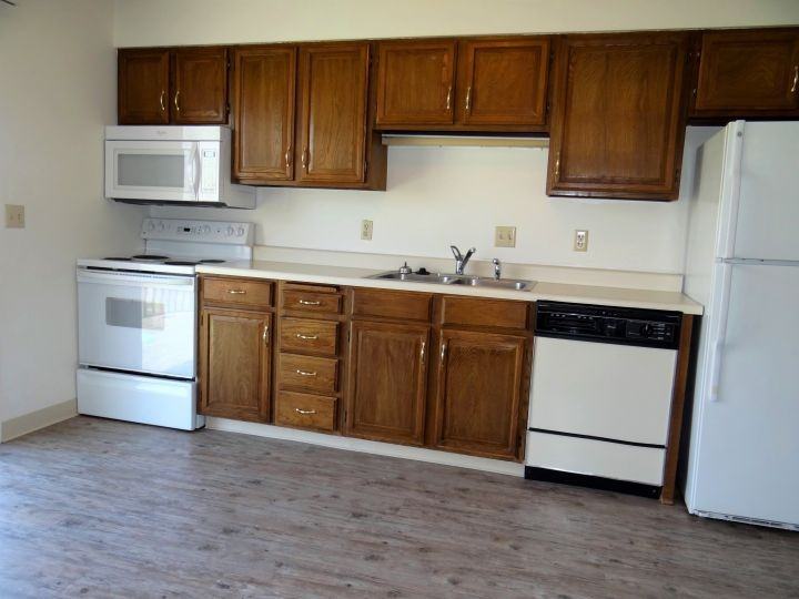 1937 Clubhouse Way - Photo 3 of 7