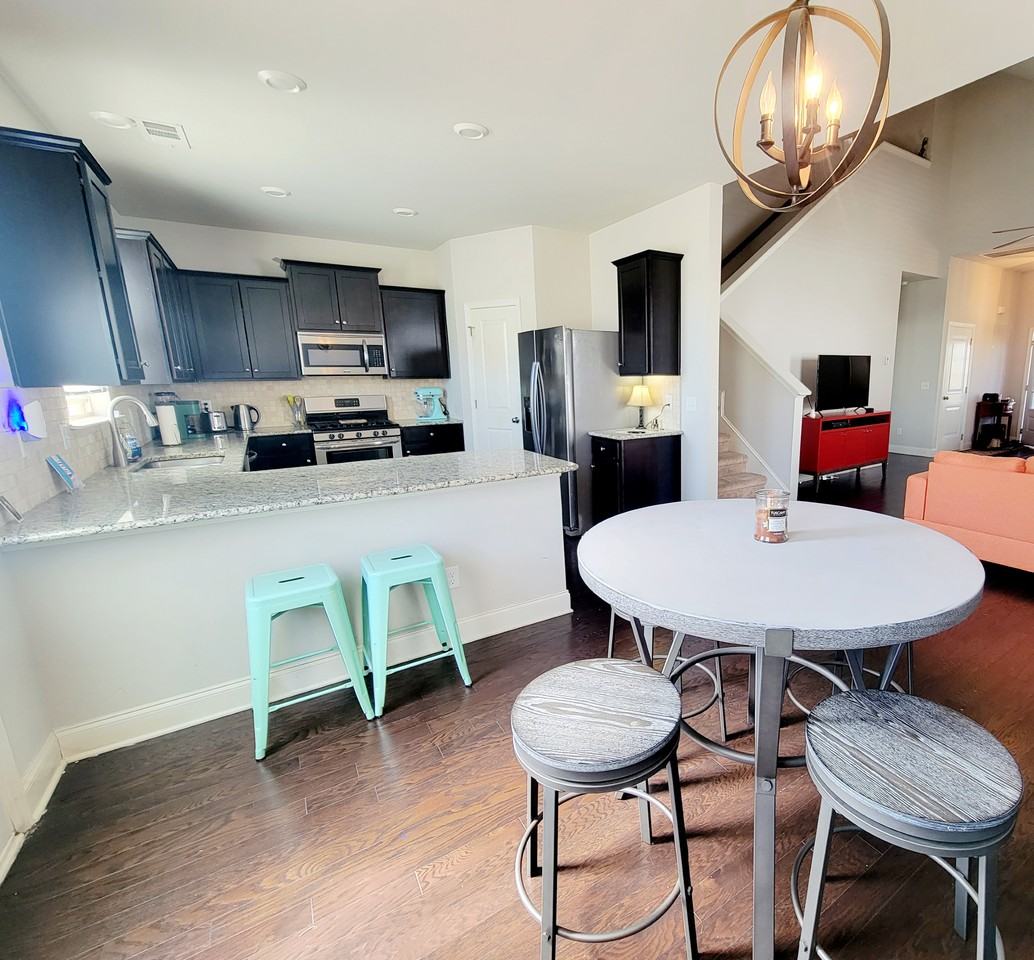 1031 Keeneland Dr - Photo 3 of 11