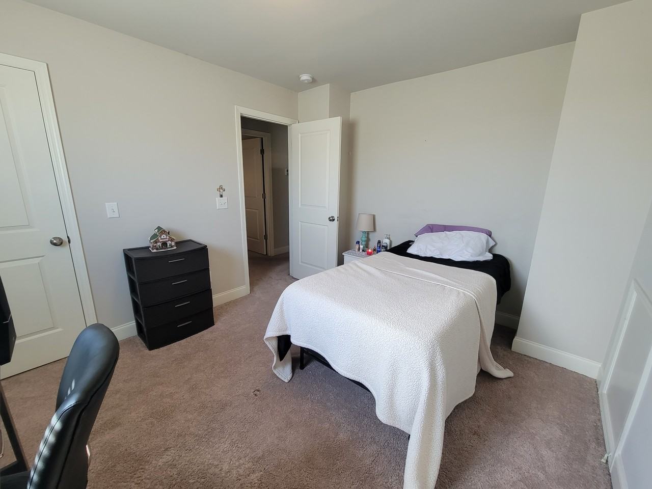 1031 Keeneland Dr - Photo 5 of 11