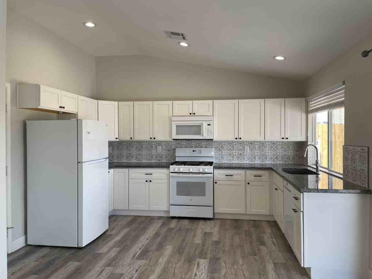 838 Grape Vine Ave - Photo 2 of 10