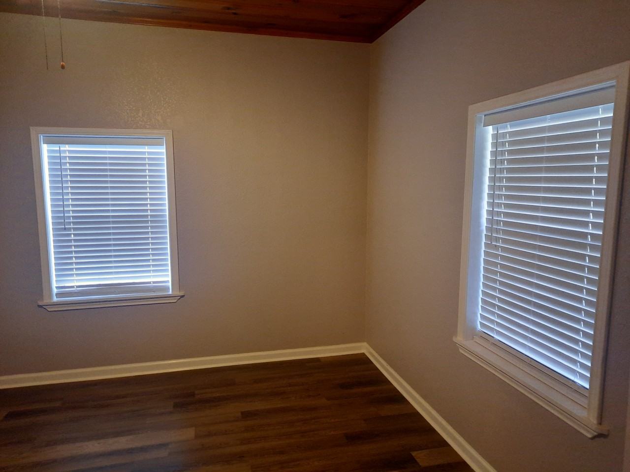 112 E North Main St - Photo 3 of 17