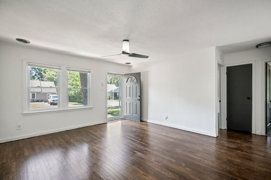 11700 E 58th Ter - Photo 2 of 8