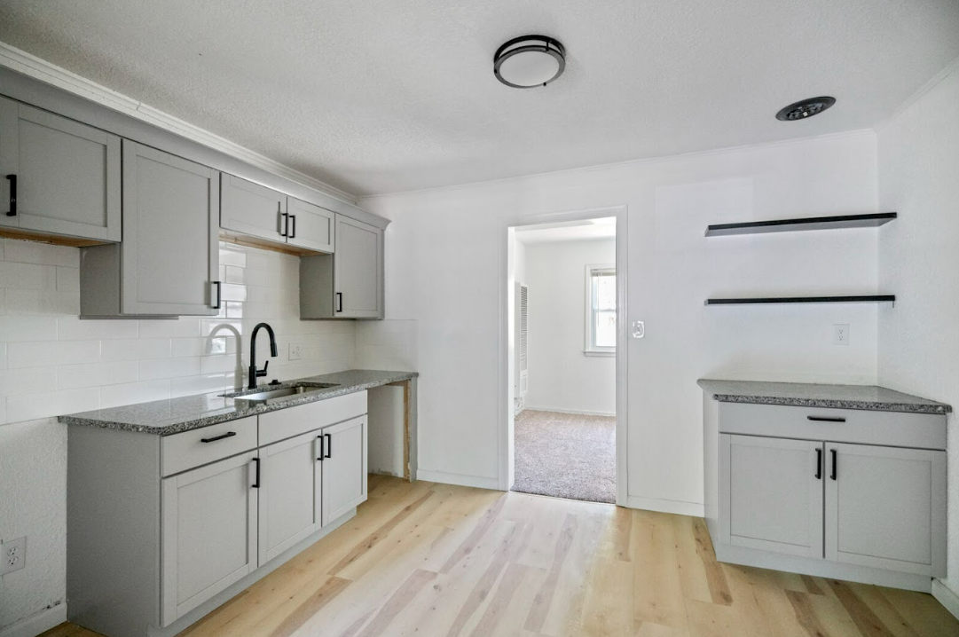 11700 E 58th Ter - Photo 3 of 8