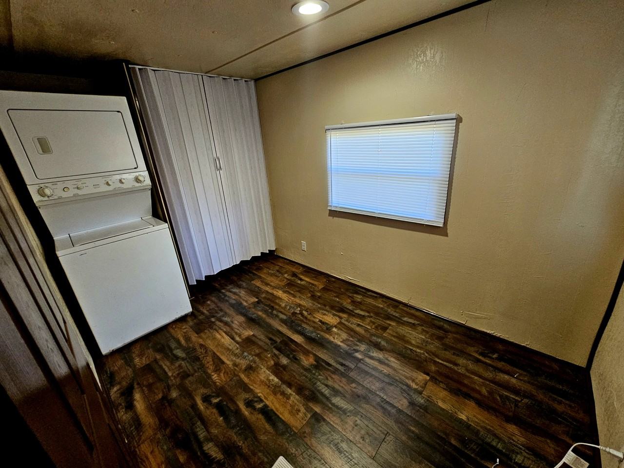 603 N Canal St - Photo 3 of 11