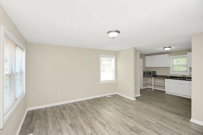 104 S Gregory St - Photo 2 of 34