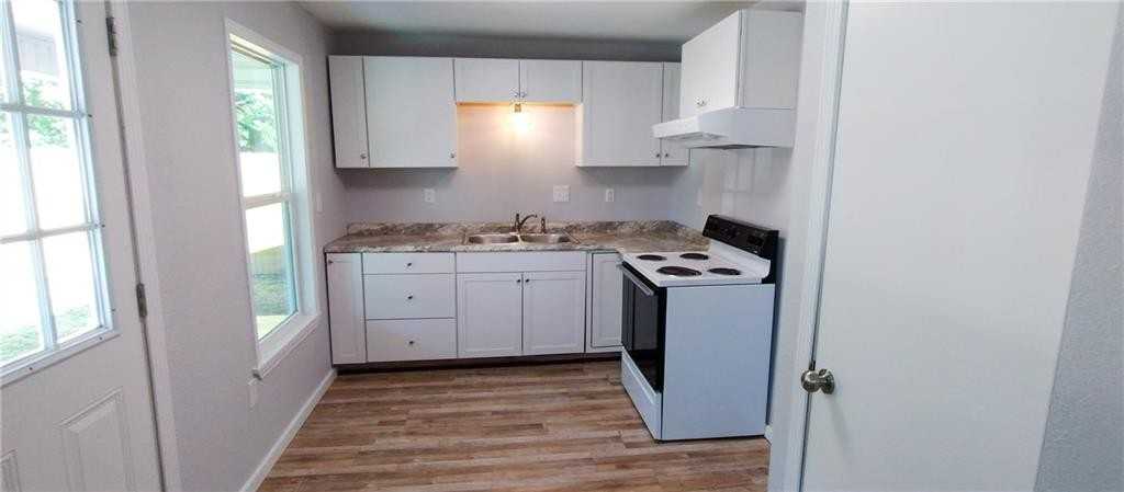 105 E Avenue E #NA - Photo 3 of 12