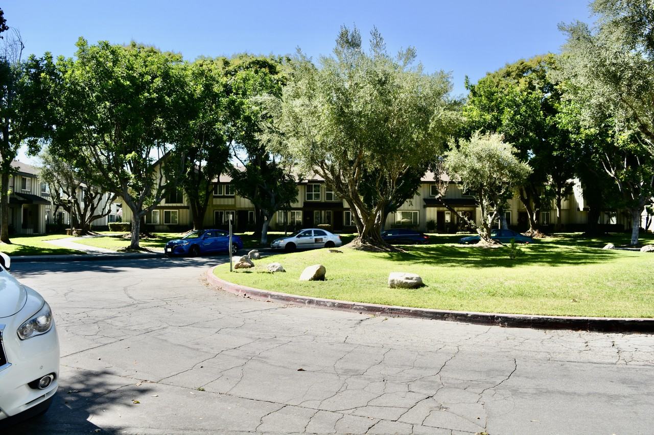 9853 Karmont Ave #NA - Photo 2 of 26