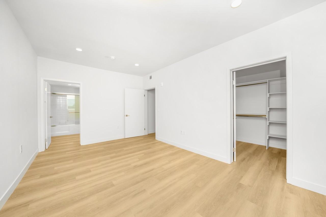 14825 Delano St #102