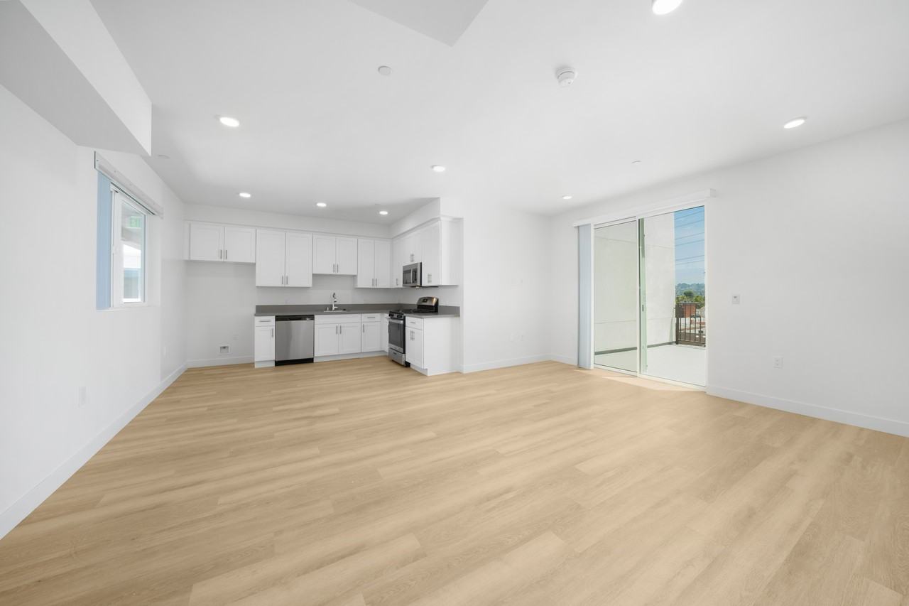 14825 Delano St #202