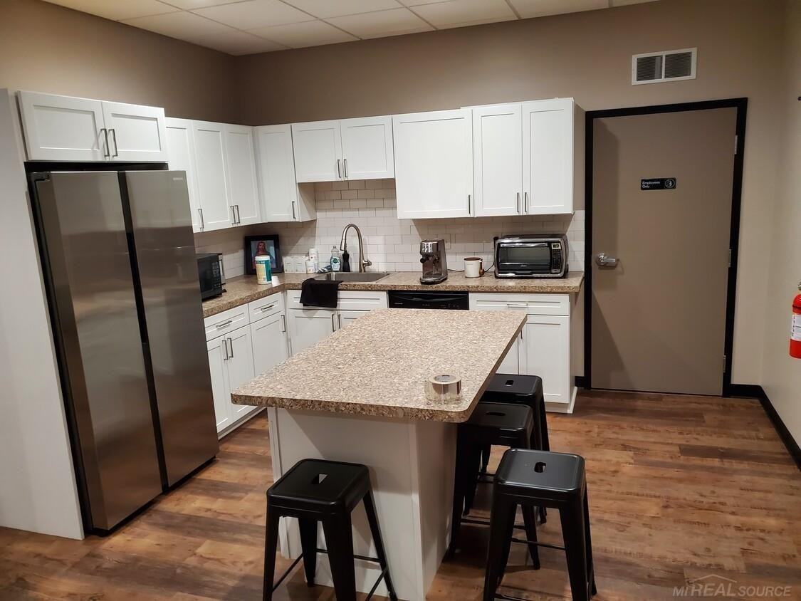 15300 21 Mile Rd - Photo 4 of 7