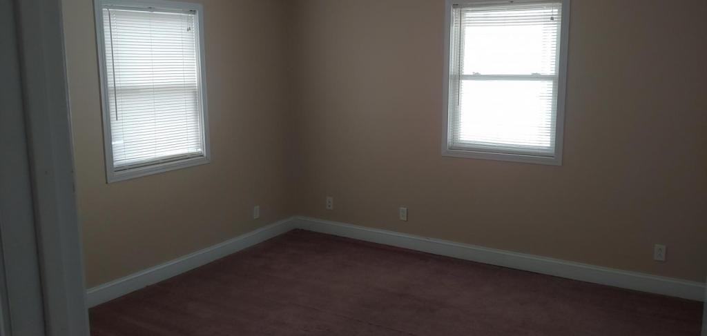 826 1/2 21st St - Photo 2 of 10