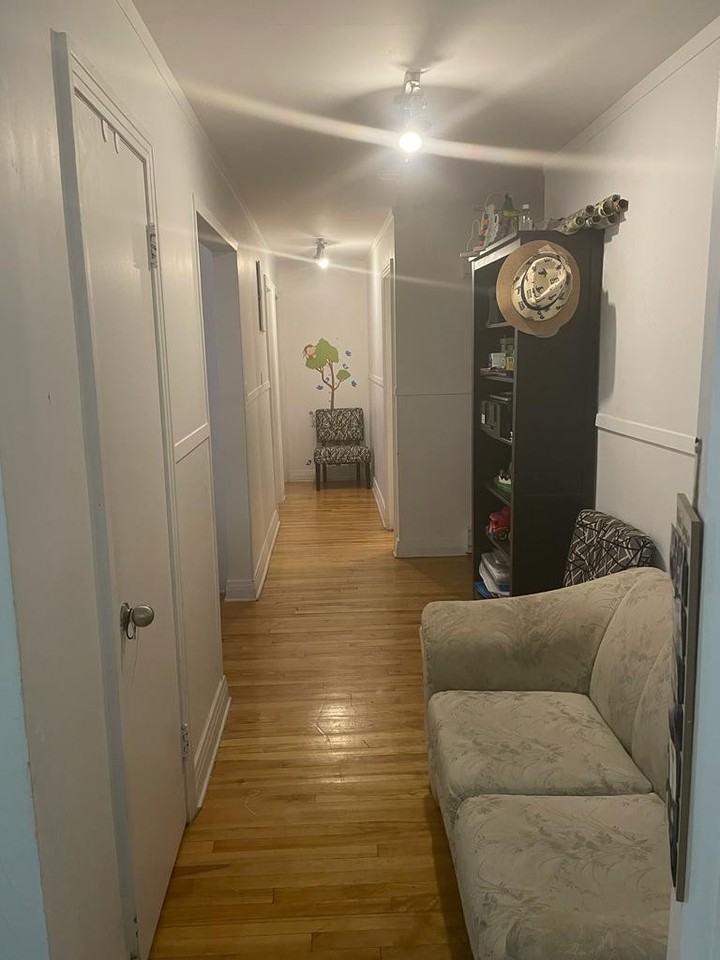 320 Rue Le Moyne Ouest - Photo 3 of 13