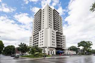Le St-Laurent Apartments - Photo 1 of 1