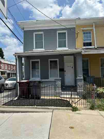 122 N Scott St #1 - Photo 2 of 16