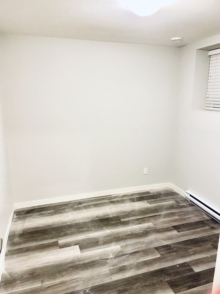 27569 27A Avenue - Photo 5 of 7