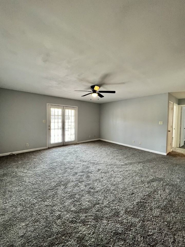 374 Jack Miller Blvd Apt E - Photo 5 of 12