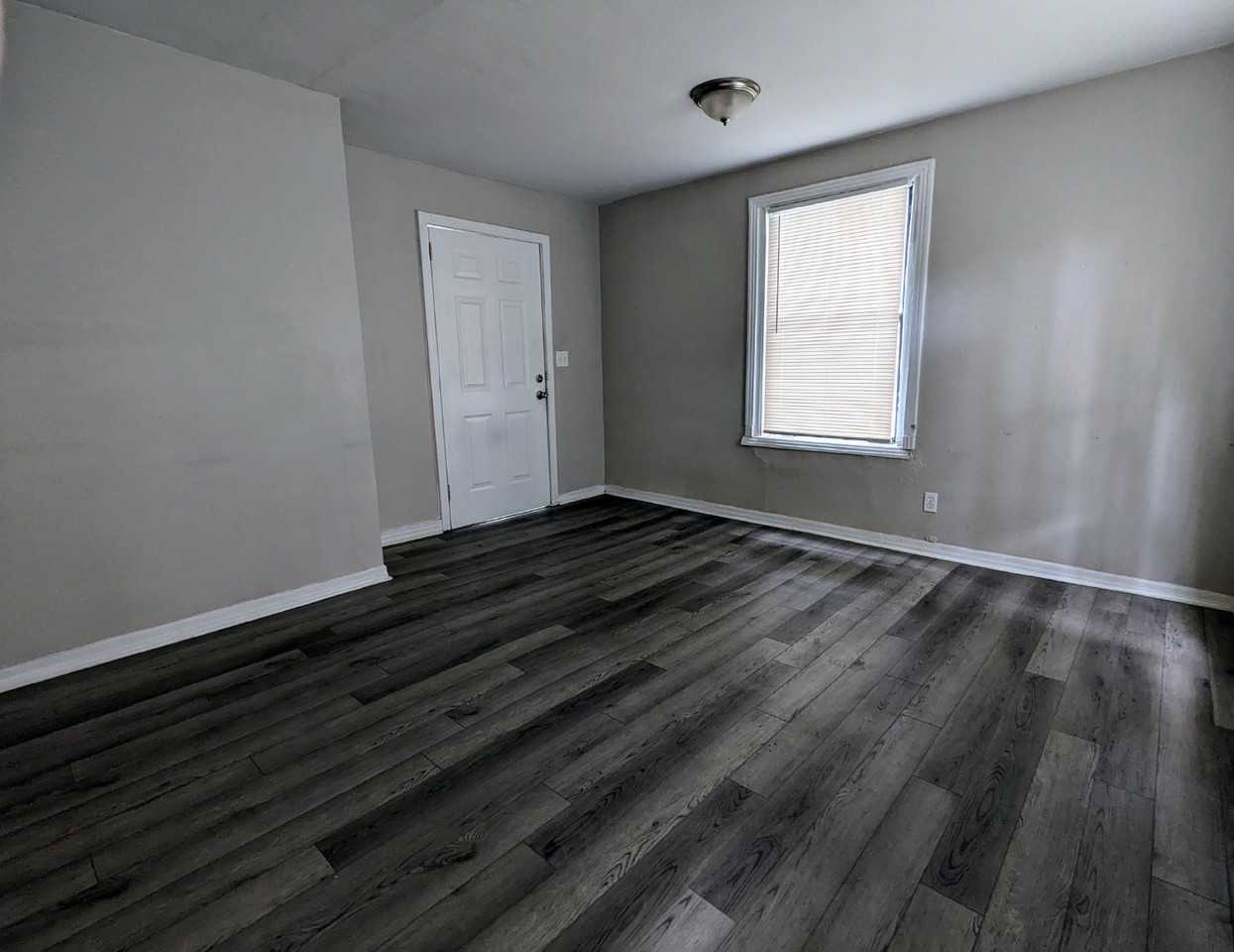 1214 W 28th St - Photo 3 of 15