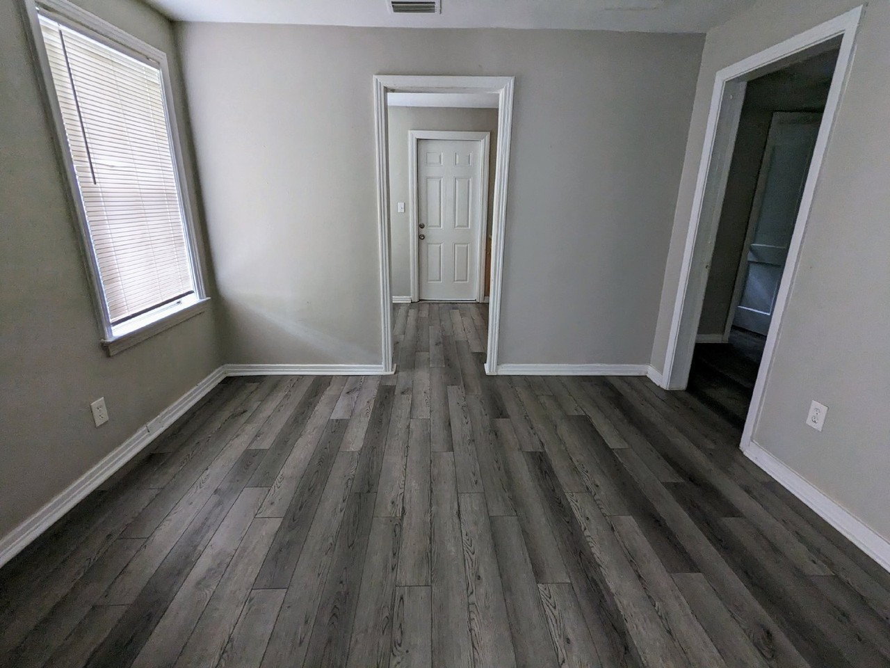 1214 W 28th St - Photo 4 of 15