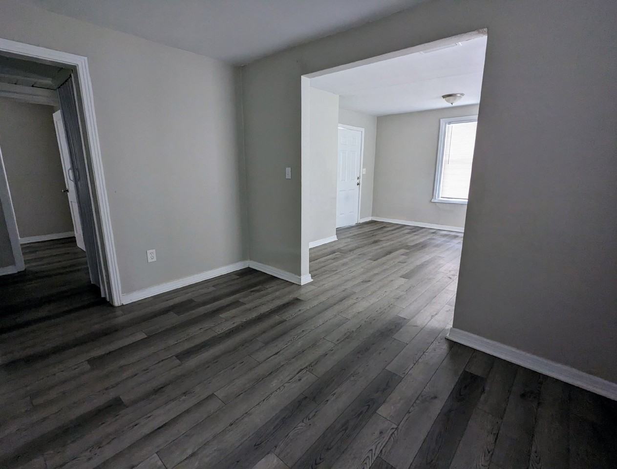 1214 W 28th St - Photo 5 of 15