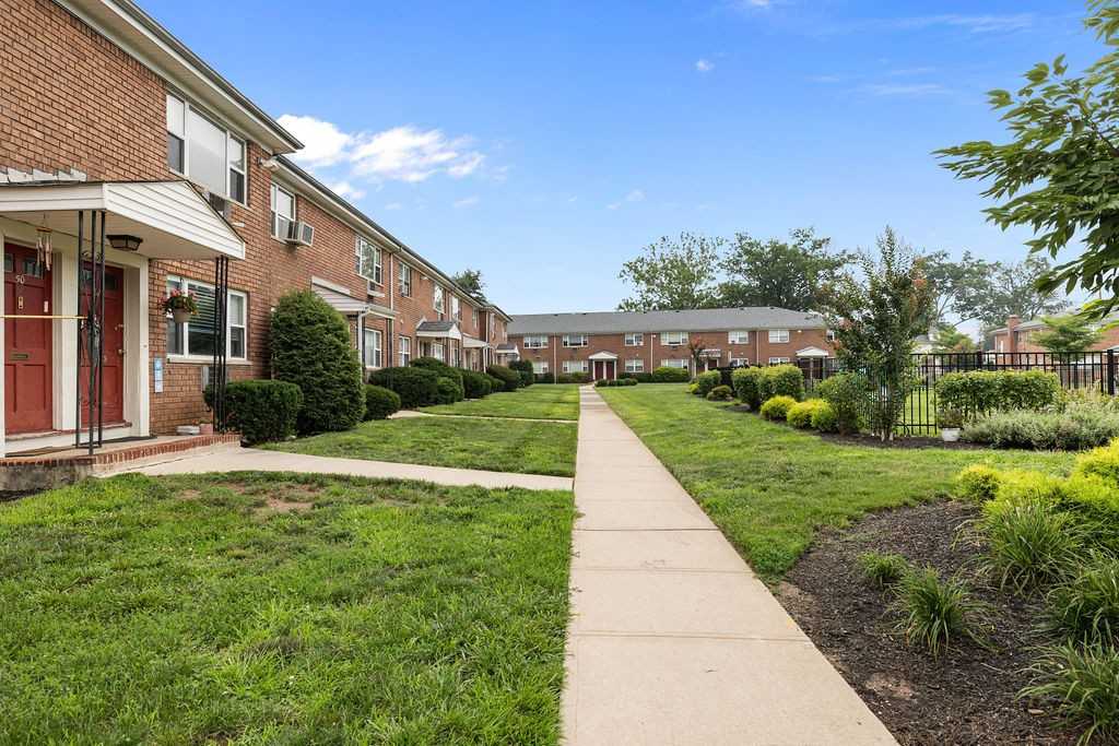 Hampton Gardens - Photo 2 of 16