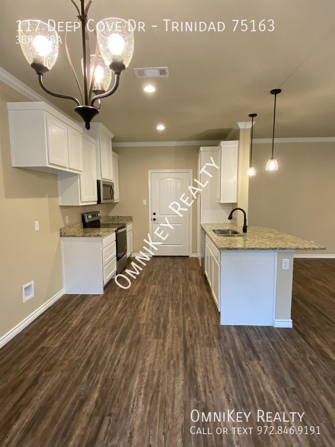 117 Deep Cove Dr - Photo 2 of 15