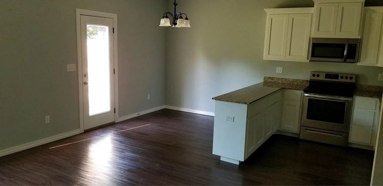 836 Baker St Nw #836 - Photo 3 of 12