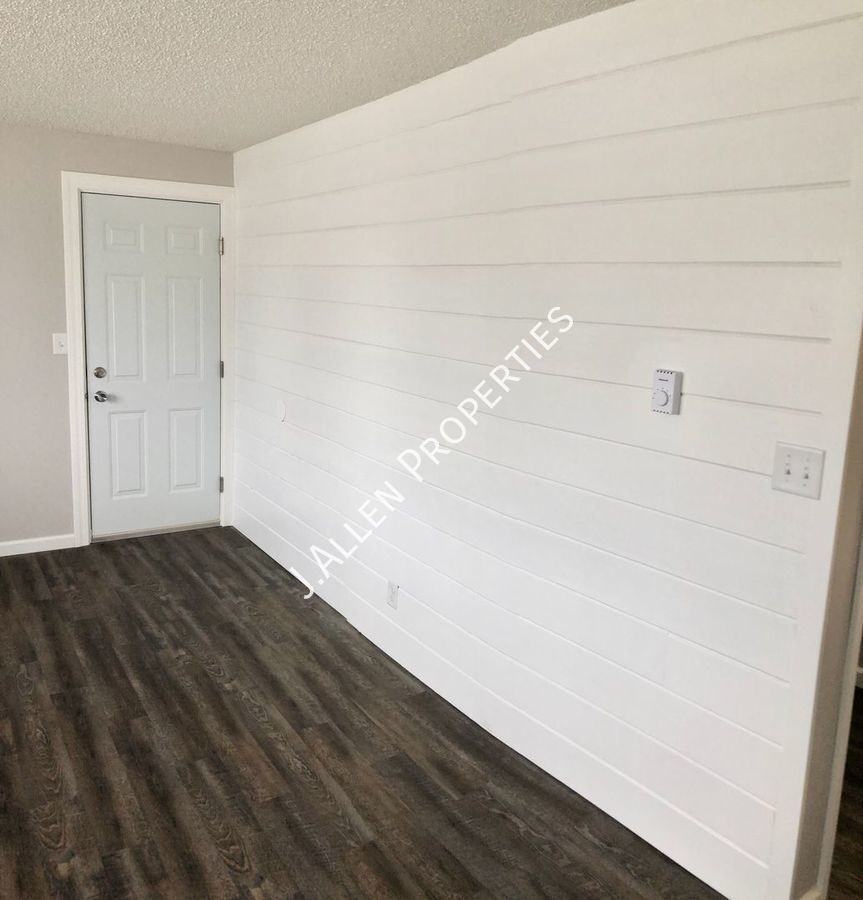 1900 Parker Cir #D - Photo 5 of 16