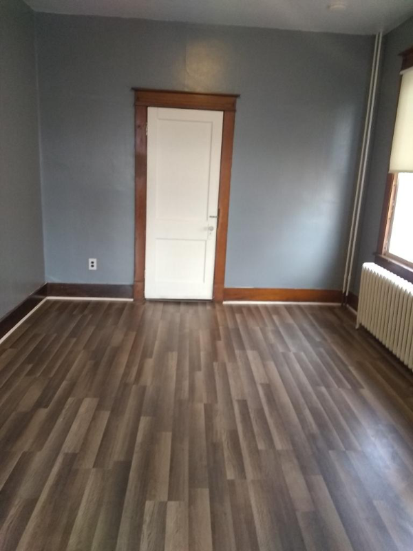 917 Grand Ave - Photo 2 of 8