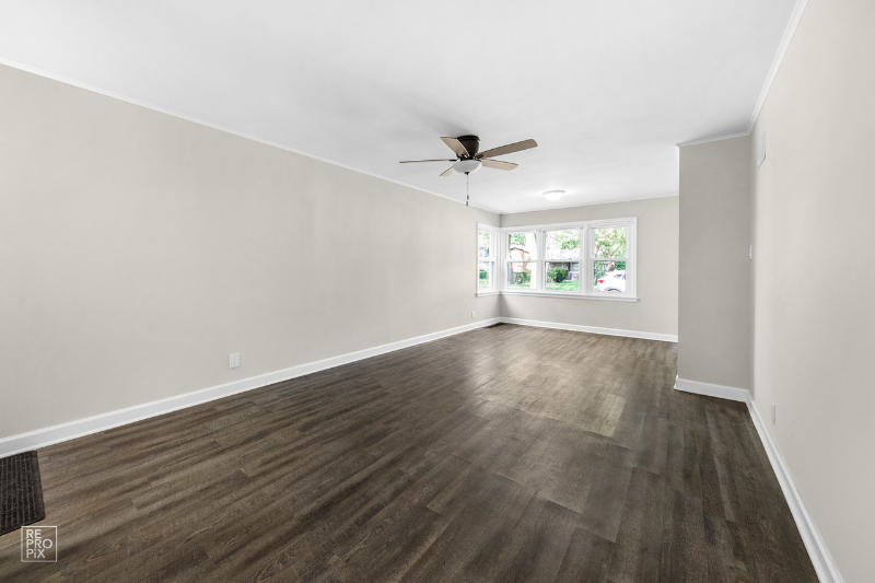 16808 Anthony Ave - Photo 3 of 12