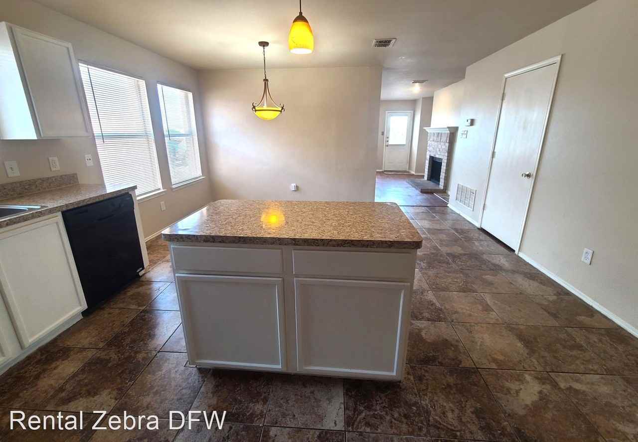 2736 Murphy Dr - Photo 3 of 16