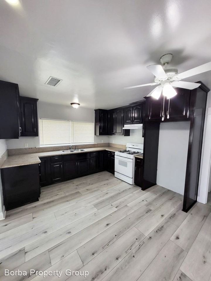 250-256 W. 15th St. - Photo 3 of 13