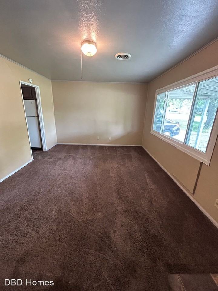 6030 Kent Rd - Photo 2 of 6