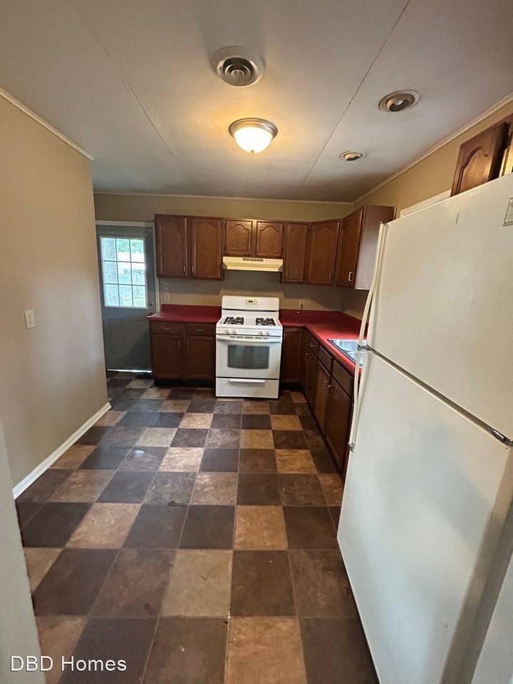 6030 Kent Rd - Photo 3 of 6