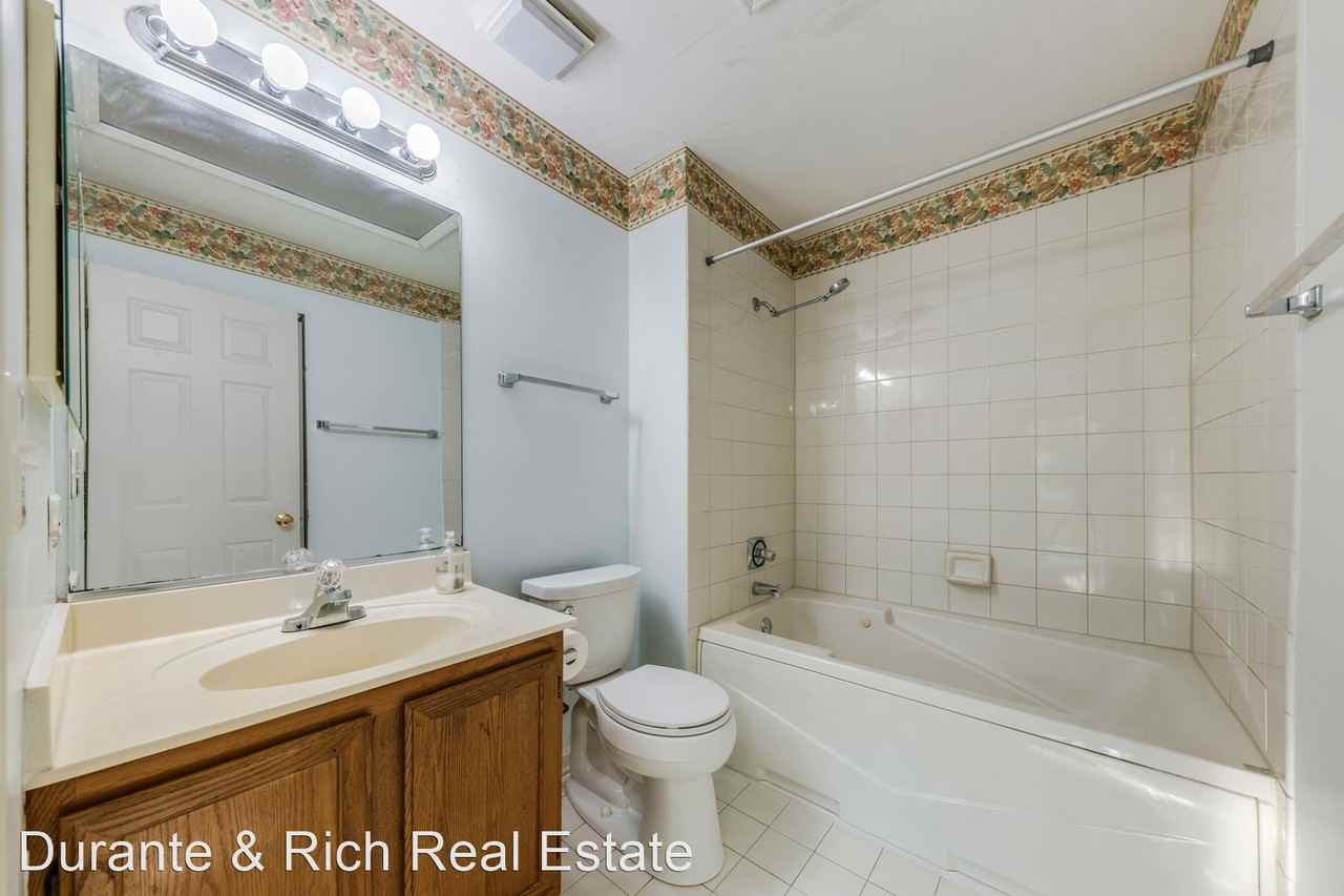 1574 N Saint Marks Pl - Photo 3 of 13