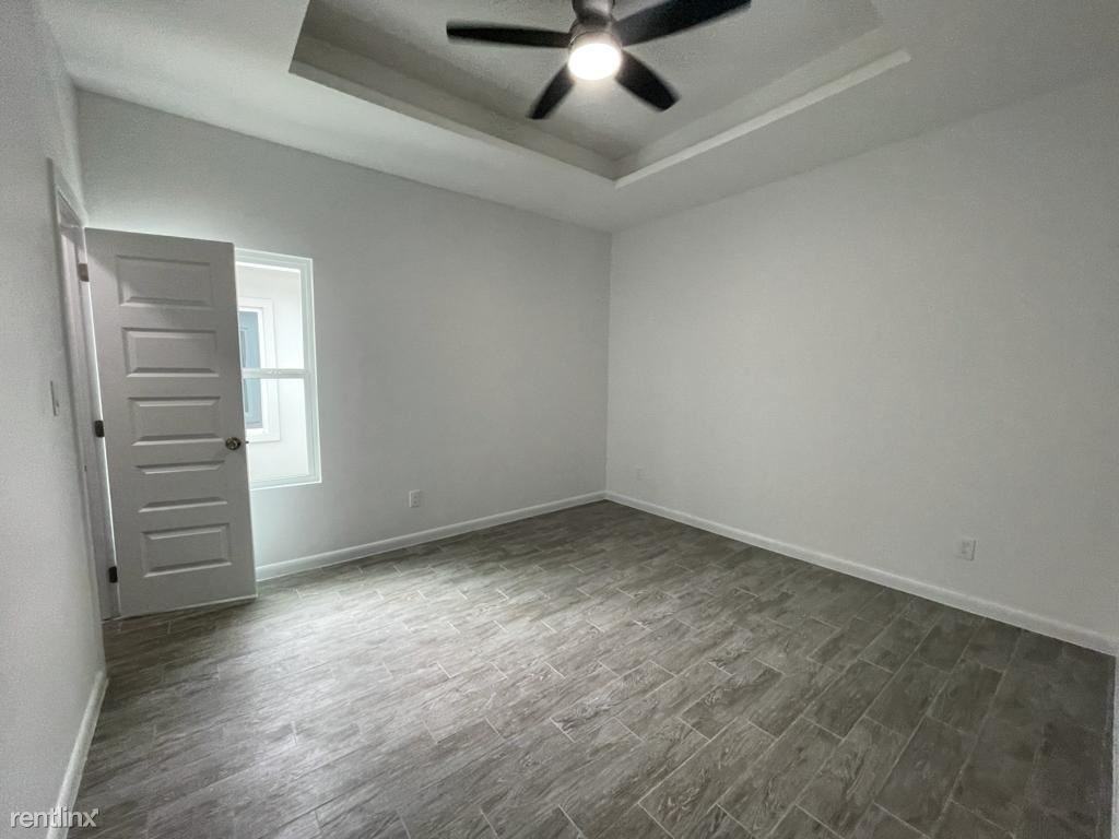 4705 Magnolia Ave - Photo 3 of 7