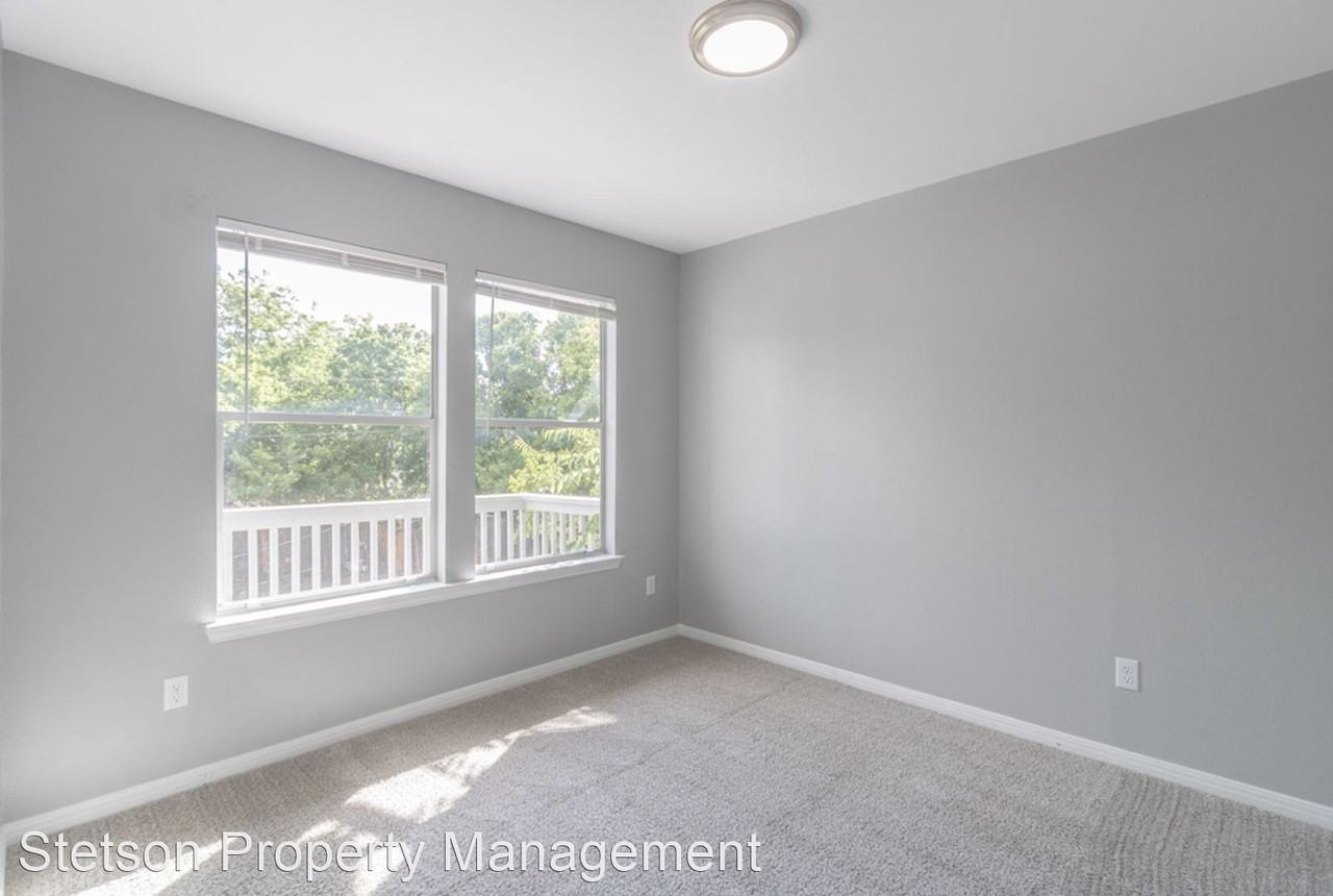 518 Gregory Ct - Photo 3 of 29